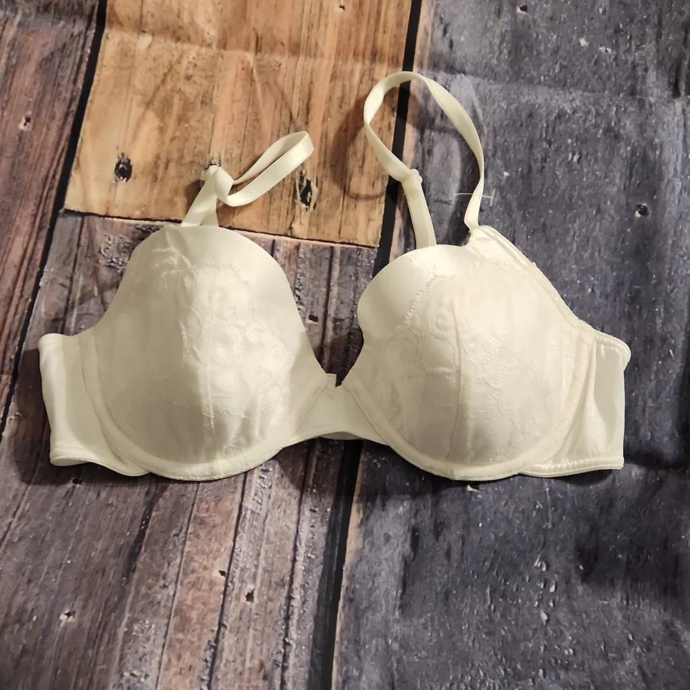 Bras - Picture 2 of 4